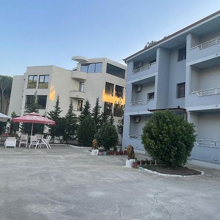 Aparthotel Vila Leo Golem  Exterior foto