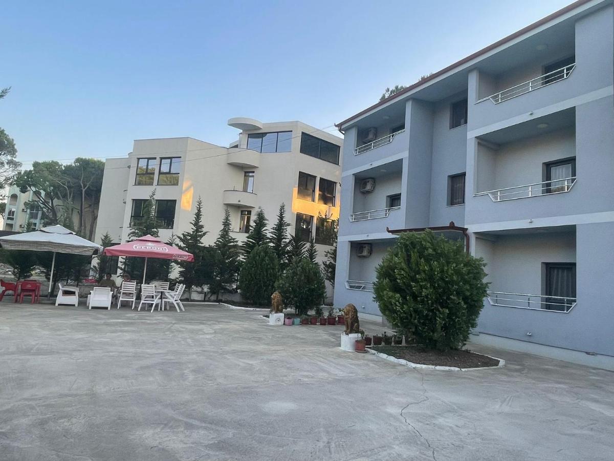 Aparthotel Vila Leo Golem  Exterior foto